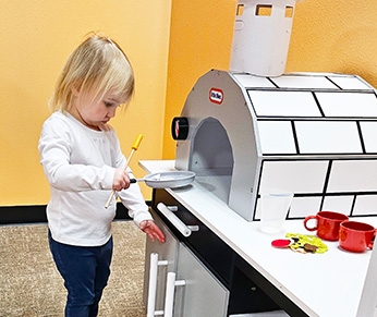 Girl making play pizza